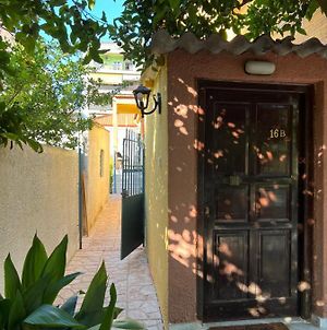 Cosy Guesthouse-Souterrain With Garden In City Centre Corinth Exterior photo