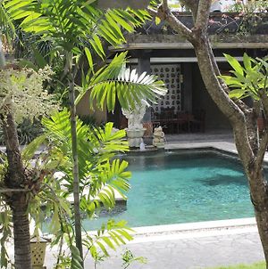 Mangga Bali Inn Legian Exterior photo