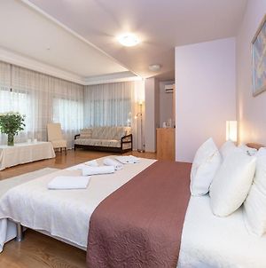 Room In Guest Room - Valensija - Large Suite Apartment Jūrkalne Exterior photo