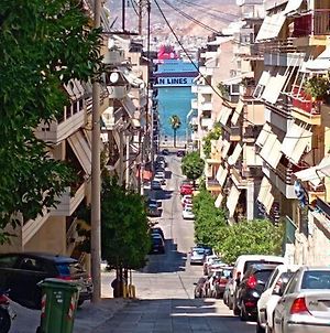 Cozy Apartment Close To The Port Of Piraeus. Exterior photo