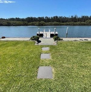 A Waterfront On Palmway Βίλα Tuncurry Exterior photo