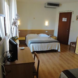 Hotel Mariani Λίντο ντι Καμαϊόρε Room photo