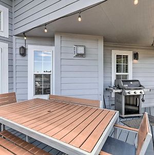 Modern Flagstaff Home Deck, Patio And Fire Pit Mountainaire Exterior photo