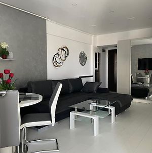 Luxury Westpark 2-Room Apartment Lakeview W5 Βουκουρέστι Exterior photo