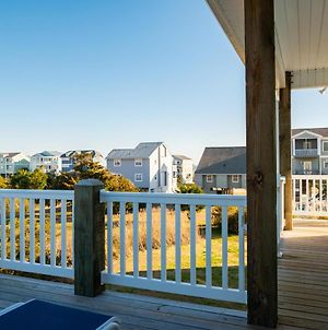 A Pawsitive Attitude By Oak Island Accommodations Exterior photo
