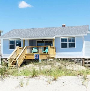 Salty But Sweet By Oak Island Accommodations Exterior photo