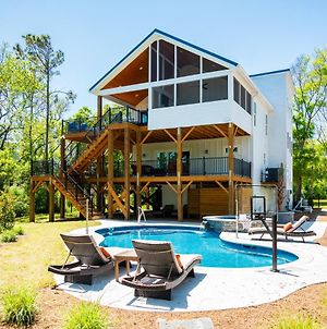 Farmhouse At Turtle Creek By Oak Island Accommodations Exterior photo