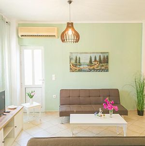 Cosy Apartment - 6 Minutes Walk To The Beach! Σταυρός Exterior photo
