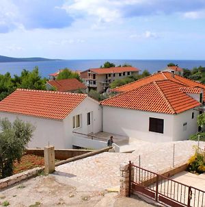 Apartments And Rooms With Parking Space Zavala, Hvar - 128 Jelsa  Exterior photo