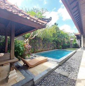 Villa Gardenia Berawa With Big Pool & Garden Canggu Exterior photo