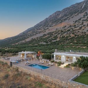 New Villa Of The Hill With Heated Pool, Bbq & Kids Playground Καβούσι Exterior photo