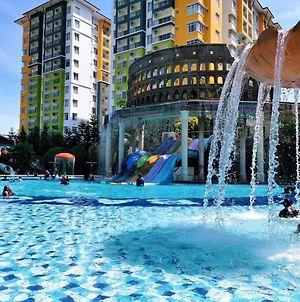 Homestay Family # Free Wifi & Water Theme Park Tickets Suite Malacca Exterior photo