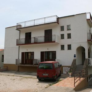 Apartments And Rooms By The Sea Starigrad, Paklenica - 6634 Starigrad Paklenica Exterior photo
