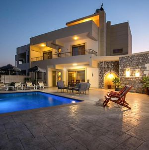 Des & Coo Luxury Villa With Private Pool Καλυθιές Exterior photo