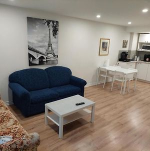 Spacious Basement One Bedroom Apartment, Wifi. Μόντρεαλ Exterior photo