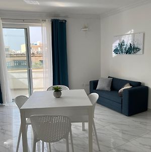 Lovely 2 Bed Condo With Patio Overlooking Piazza Gzira Exterior photo