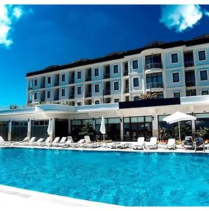 Westport Istanbul Resort & Spa Hotel Σηλυβρία Exterior photo