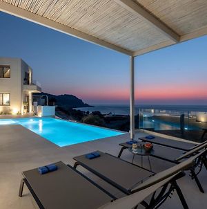 Luxury Villa Oxygen In Sfinari With Sunset Views Σφηνάρι Exterior photo