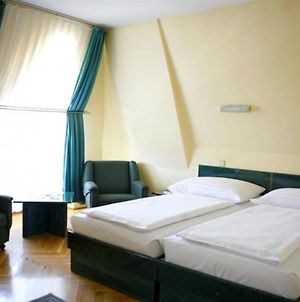 Hotel Bara Βουδαπέστη Room photo