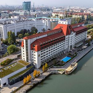 Hilton Vienna Danube Waterfront Ξενοδοχείο Exterior photo