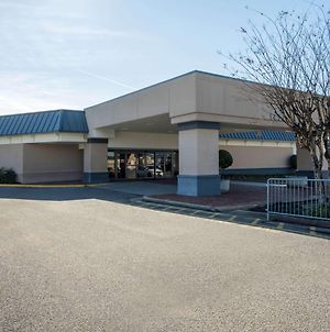 Travelodge By Wyndham Memphis Airport/Graceland Exterior photo