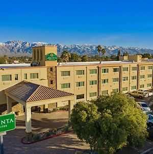 La Quinta Inn & Suites By Wyndham Tucson - Reid Park Τούσον Exterior photo