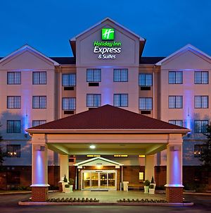 Holiday Inn Express & Suites Indianapolis - East Exterior photo
