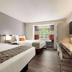 Microtel Inn & Suites By Wyndham Ρόλι Exterior photo