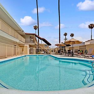 Super 8 By Wyndham Los Angeles-Culver City Area Ξενοδοχείο Exterior photo
