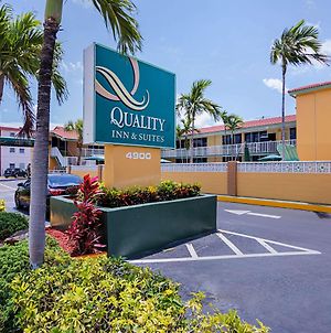 Quality Inn & Suites Airport/Cruise Port Χόλιγουντ Exterior photo