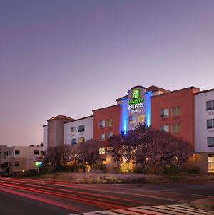 Holiday Inn Express & Suites Belmont Exterior photo