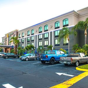 La Quinta Inn & Suites By Wyndham Clearwater South Exterior photo