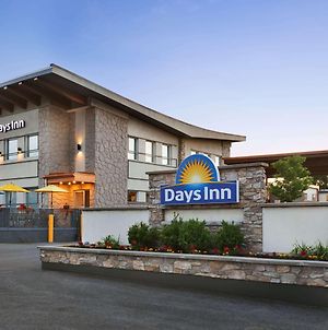Days Inn By Wyndham Montreal East Exterior photo