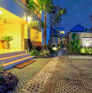 The Widyas Bali Villa Kerobokan Exterior photo