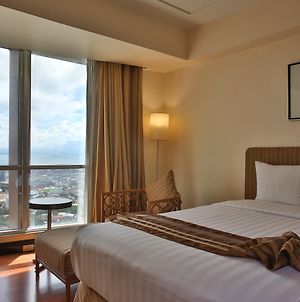 Crown Regency Hotel & Towers Cebu Exterior photo