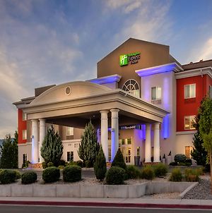 Holiday Inn Express & Suites Reno Exterior photo