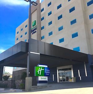 Holiday Inn Express & Suites Μεξικάλι Exterior photo
