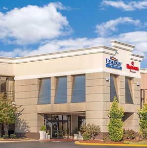 Ramada Plaza By Wyndham Fayetteville Fort Bragg Area Exterior photo