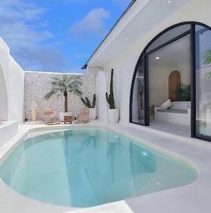 Bohemian Jogja Villas With Private Pool Kejayan Exterior photo