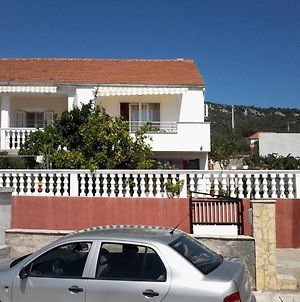 Apartments With A Parking Space Vinisce, Trogir - 12248 Exterior photo