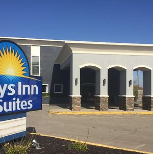 Days Inn & Suites By Wyndham Cincinnati North Exterior photo