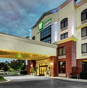 Holiday Inn Express Richmond Airport, An Ihg Hotel Exterior photo