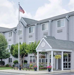 Microtel Inn & Suites By Wyndham Greensboro Exterior photo