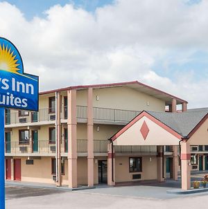 Days Inn & Suites By Wyndham Springfield On I-44 Exterior photo