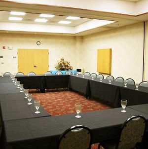 Hampton Inn & Suites Kansas City-Merriam Facilities photo