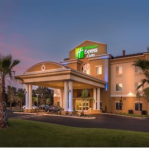 Holiday Inn Express & Suites Red Bluff-South Redding Area Exterior photo