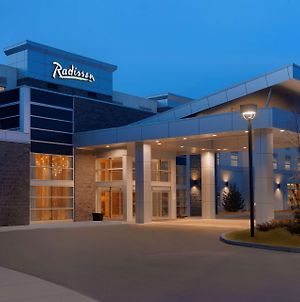 Radisson Hotel & Conference Center Calgary Airport East Exterior photo