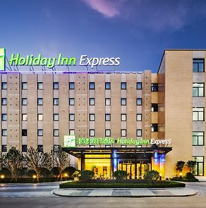 Holiday Inn Express Shaoxing Paojiang Exterior photo