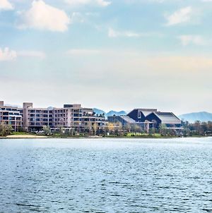 Hilton Ningbo Dongqian Lake Ξενοδοχείο Exterior photo