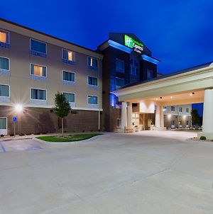 Holiday Inn Express & Suites Salina Exterior photo
